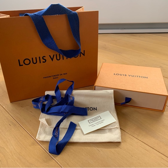 Authentic Louis Vuitton gift bag and wallet box (small) - Picture 4 of 9